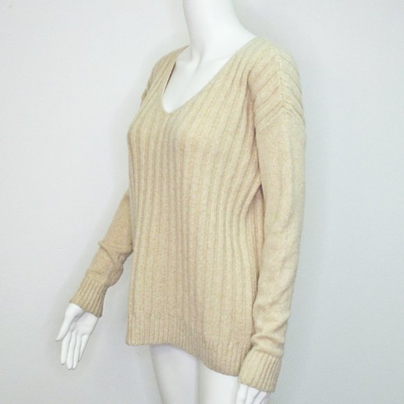 Gap Design & Crafted Ribbed Knit V Neck Sweater - Picture 3 of 5
